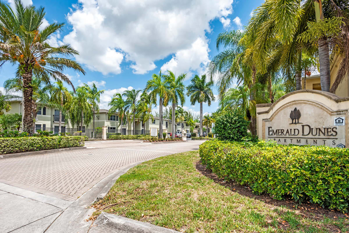 Emerald Dunes Apartments Miami Apartments for Rent